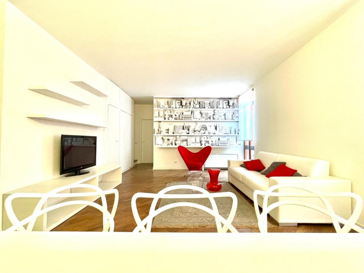 Domus Verona - Ampia Moderna Casa Su 2 Piani Nel Cuore Di Verona Luaran gambar