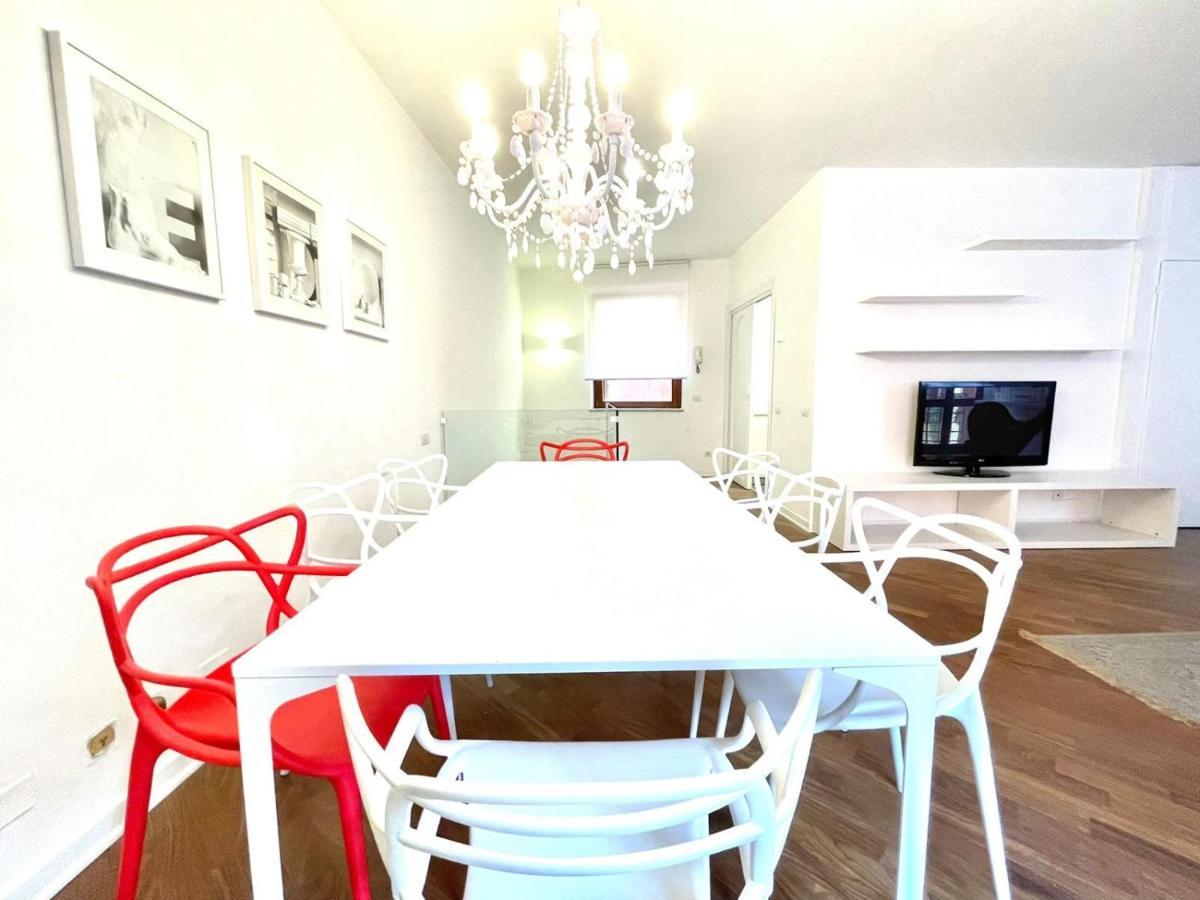 Domus Verona - Ampia Moderna Casa Su 2 Piani Nel Cuore Di Verona Luaran gambar