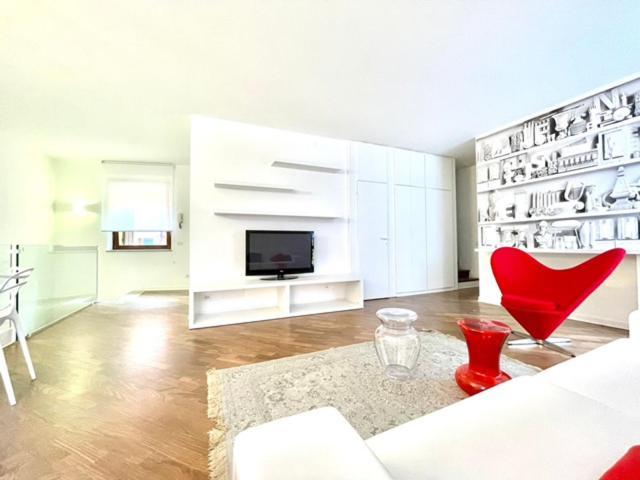 Domus Verona - Ampia Moderna Casa Su 2 Piani Nel Cuore Di Verona Luaran gambar