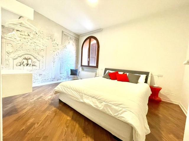 Domus Verona - Ampia Moderna Casa Su 2 Piani Nel Cuore Di Verona Luaran gambar