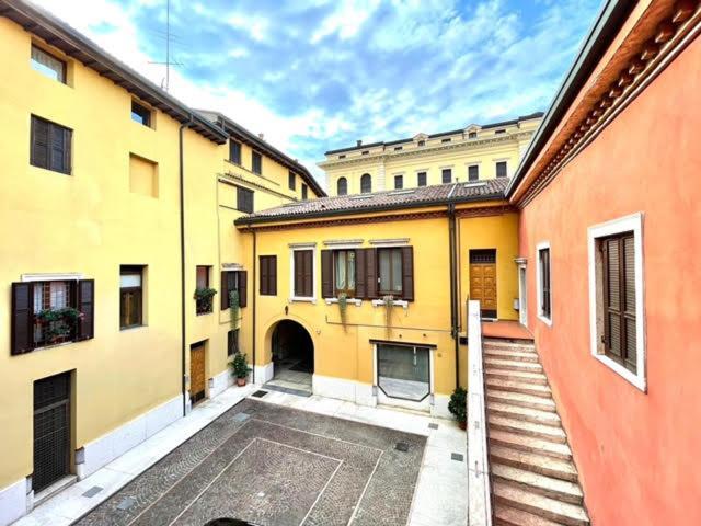 Domus Verona - Ampia Moderna Casa Su 2 Piani Nel Cuore Di Verona Luaran gambar