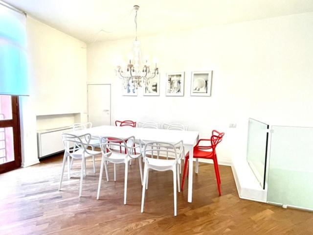 Domus Verona - Ampia Moderna Casa Su 2 Piani Nel Cuore Di Verona Luaran gambar