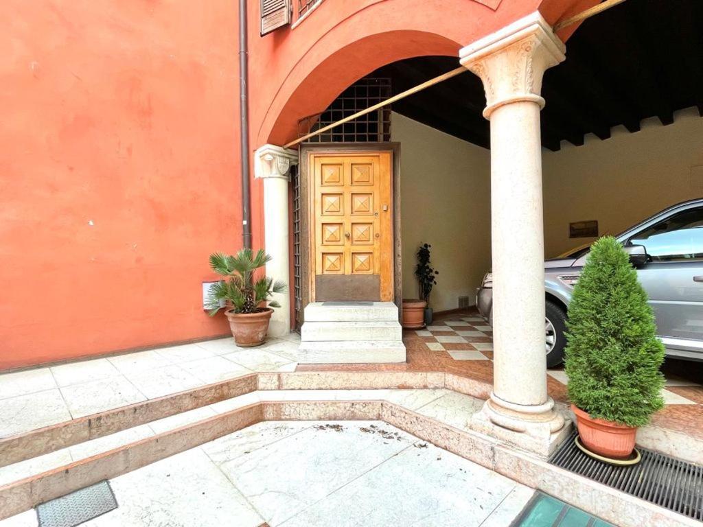Domus Verona - Ampia Moderna Casa Su 2 Piani Nel Cuore Di Verona Luaran gambar